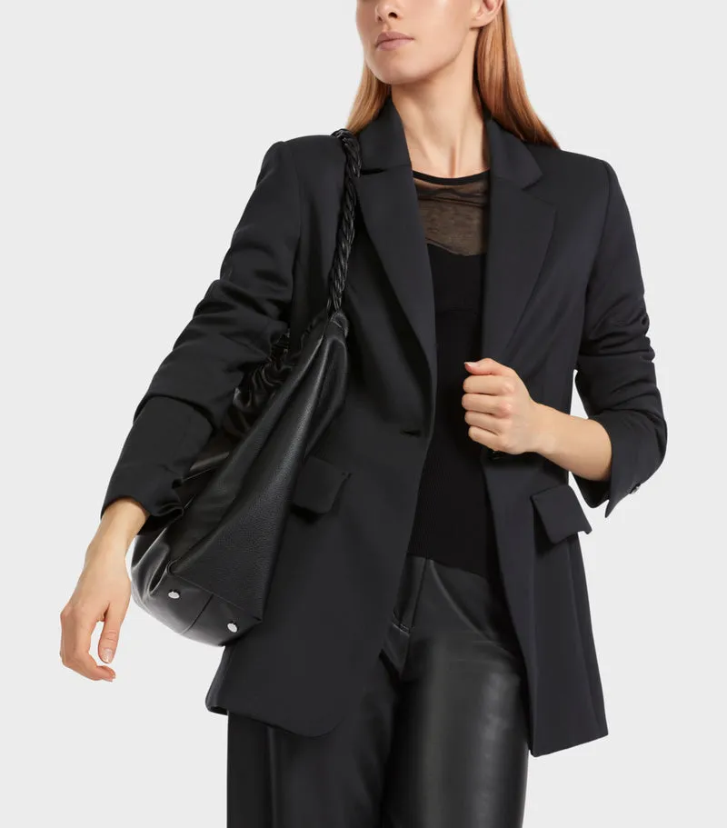 CLOSE-FITTING FEMININE BLAZER