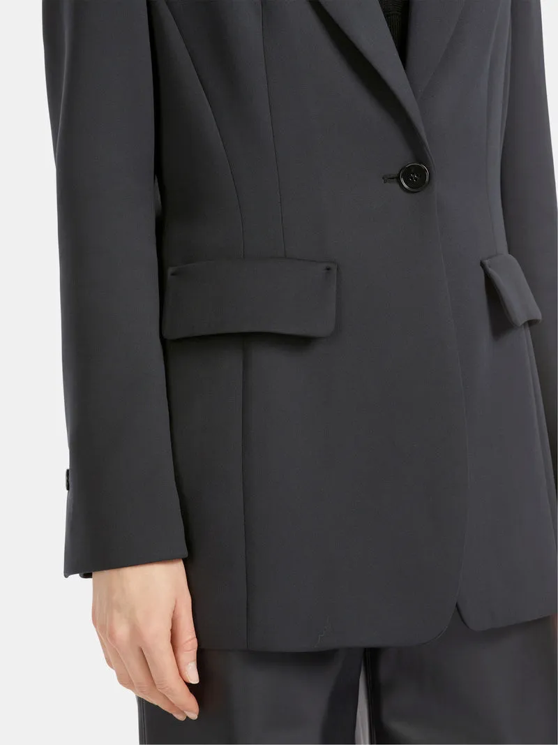 CLOSE-FITTING FEMININE BLAZER