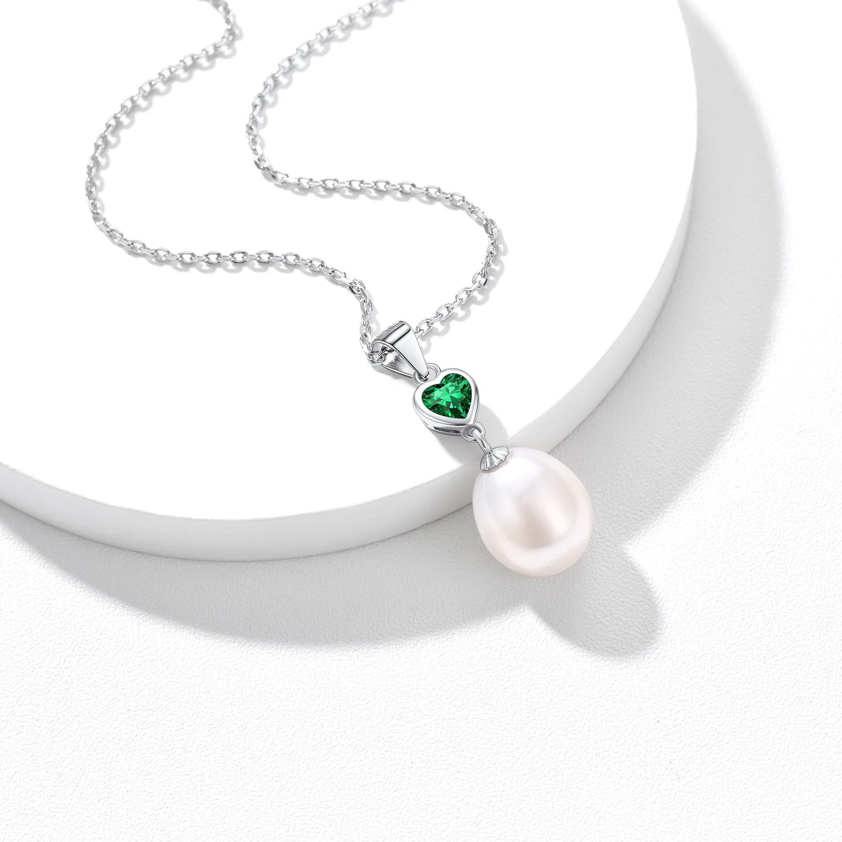 Oval Shape Shell Pearl with Birthstone Necklace Single Pearl Pendant Necklace for Women