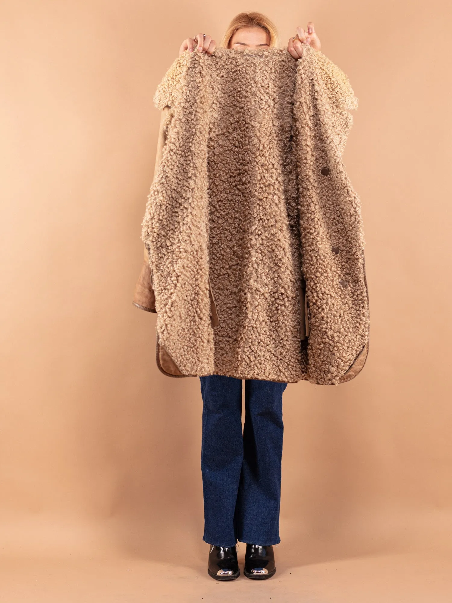 Vintage 80's Women Oversized Sheepskin Coat in Beige